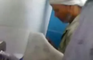 XXX A gf vídeo pornô mulher transando com animal Amador rapa, chupa e fode.
