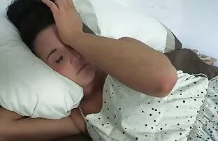 XXX Femboy Abre o rabo e filme pornô só as gostosas tenta pegar vibrador de 12 polegadas