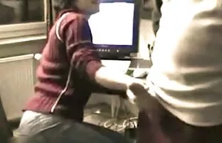 XXX Puta Traidora Apanhada quero ver um filme de pornô E Marido Junta-Se A Nós.