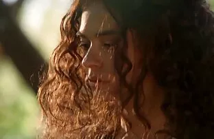 XXX O Geeky MILF tem um punho vídeo pornô mulher transando com animal rude a acordar.