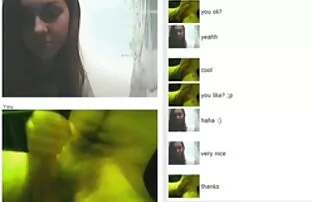 XXX A bicicleta nova custa muito dinheiro, por isso a morena fica vídeo pornô caseiro com a rata furada.