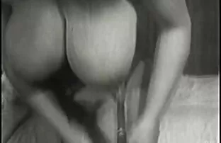 XXX Hung Ebony God acariciou-o sozinho porno de 18 anos em casa.