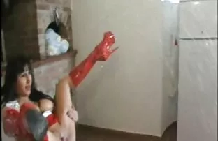 XXX A teen fingers está vídeo de pornô desenho sob solário num salão de bronzeamento.